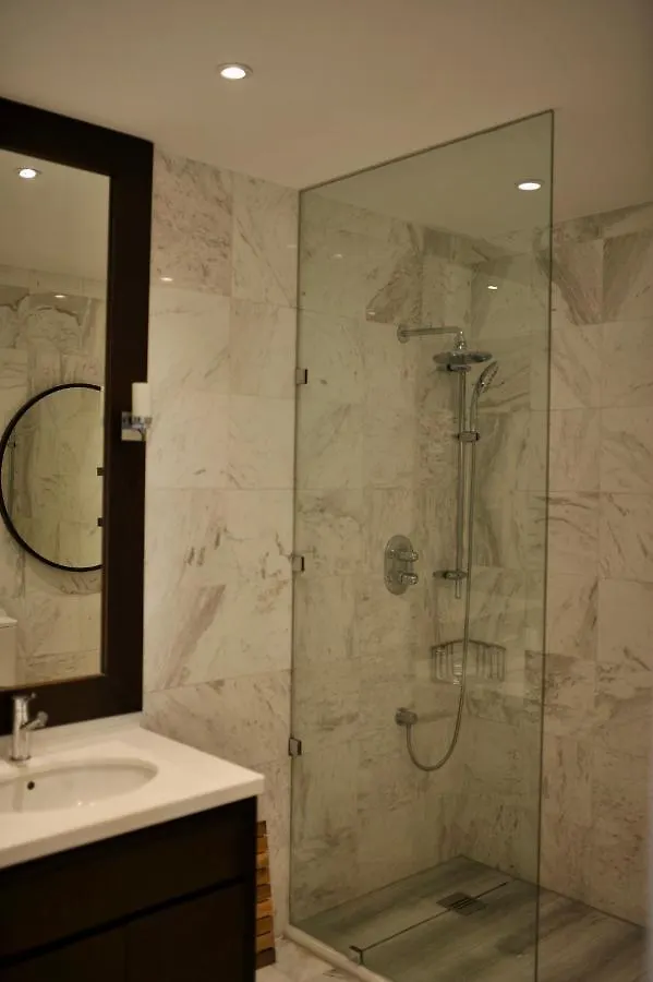 Bright Apartment In The Hills Of Elviria Malaga