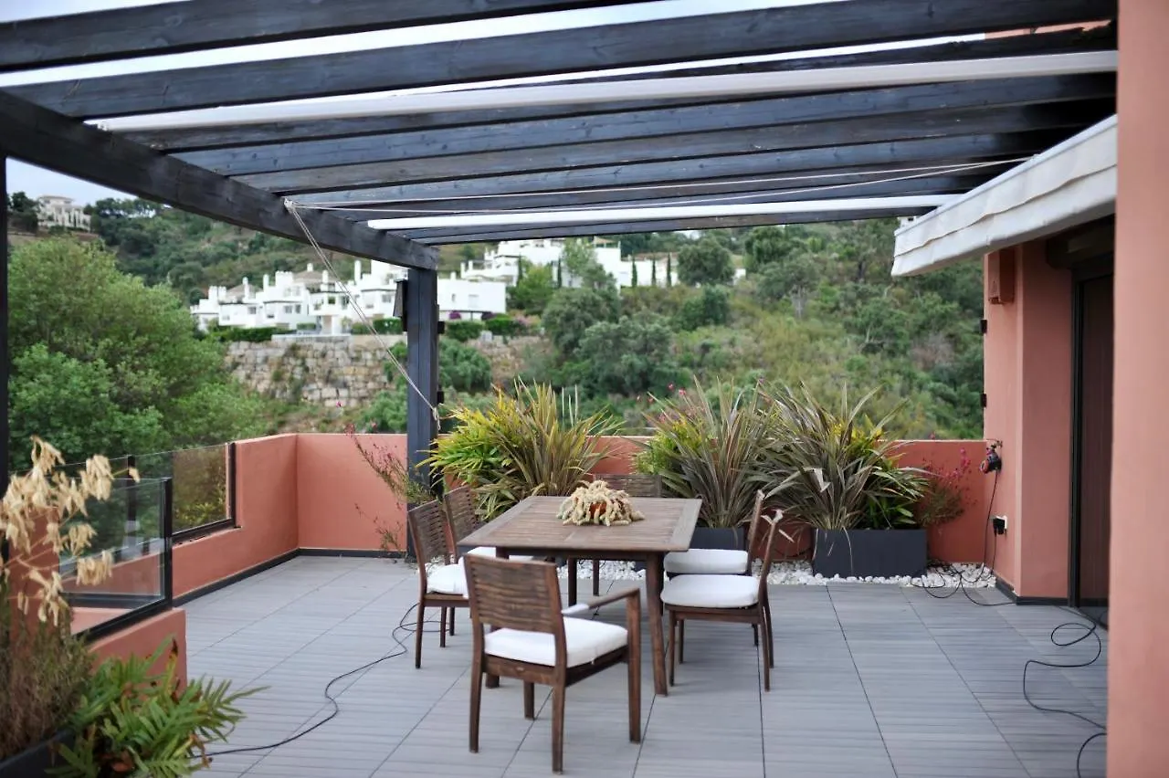 Bright Apartment In The Hills Of Elviria Malaga