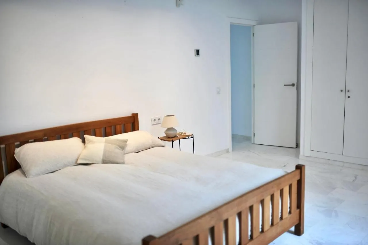 Bright Apartment In The Hills Of Elviria Malaga