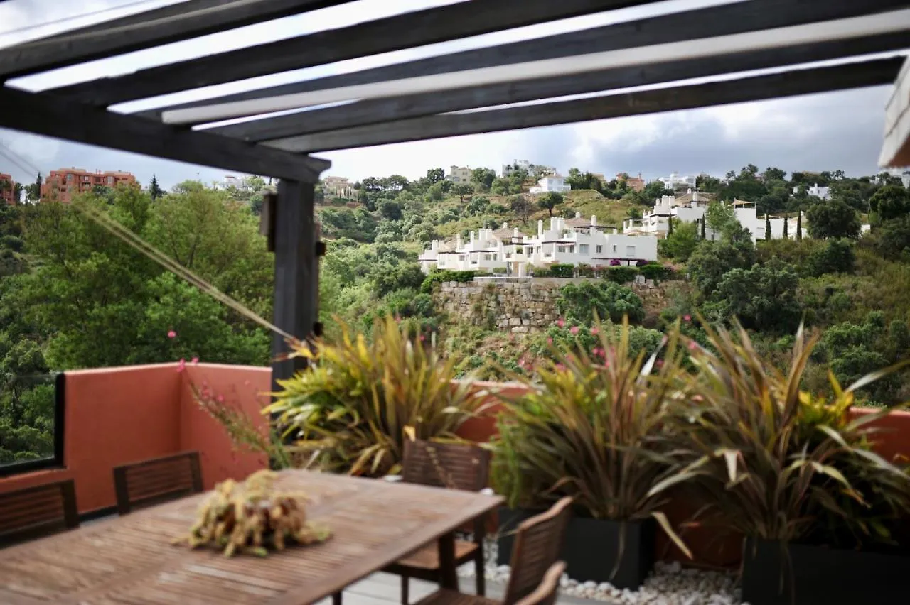 Bright Apartment In The Hills Of Elviria Malaga