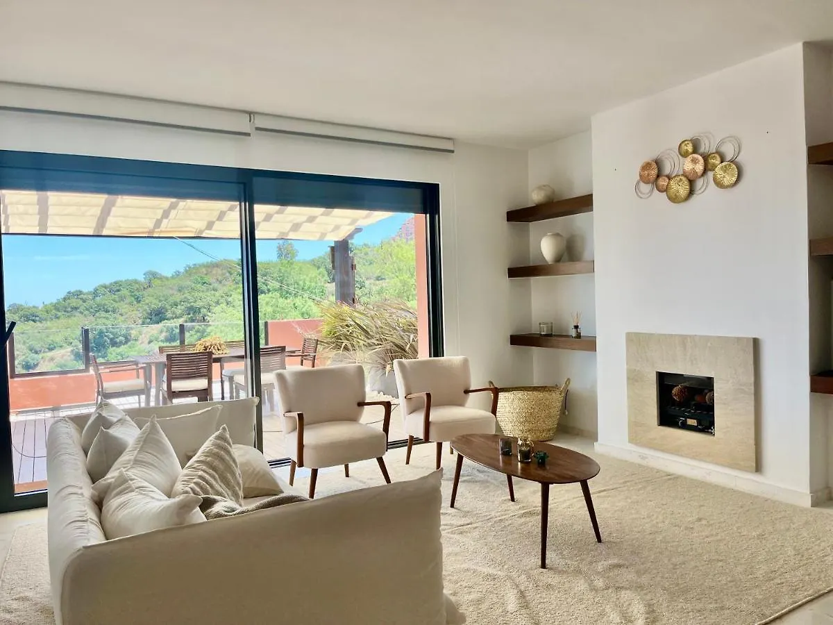 Bright Apartment In The Hills Of Elviria Malaga