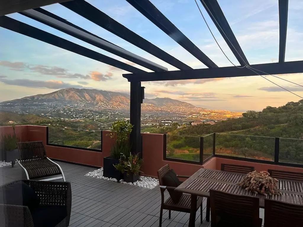Bright Apartment In The Hills Of Elviria Malaga