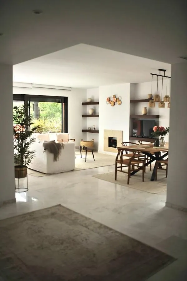 Bright Apartment In The Hills Of Elviria Malaga