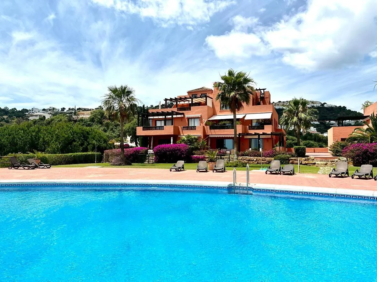 Bright Apartment In The Hills Of Elviria Malaga