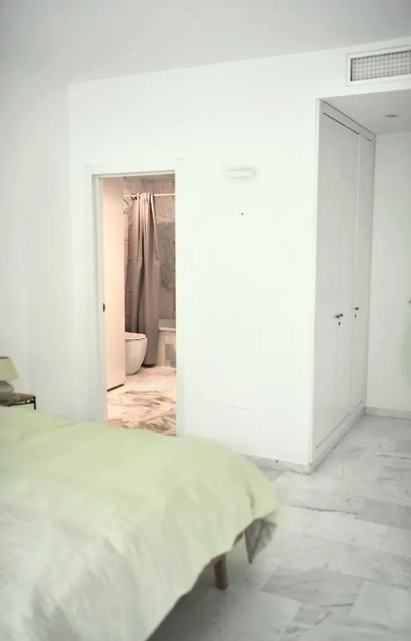 Bright Apartment In The Hills Of Elviria Malaga